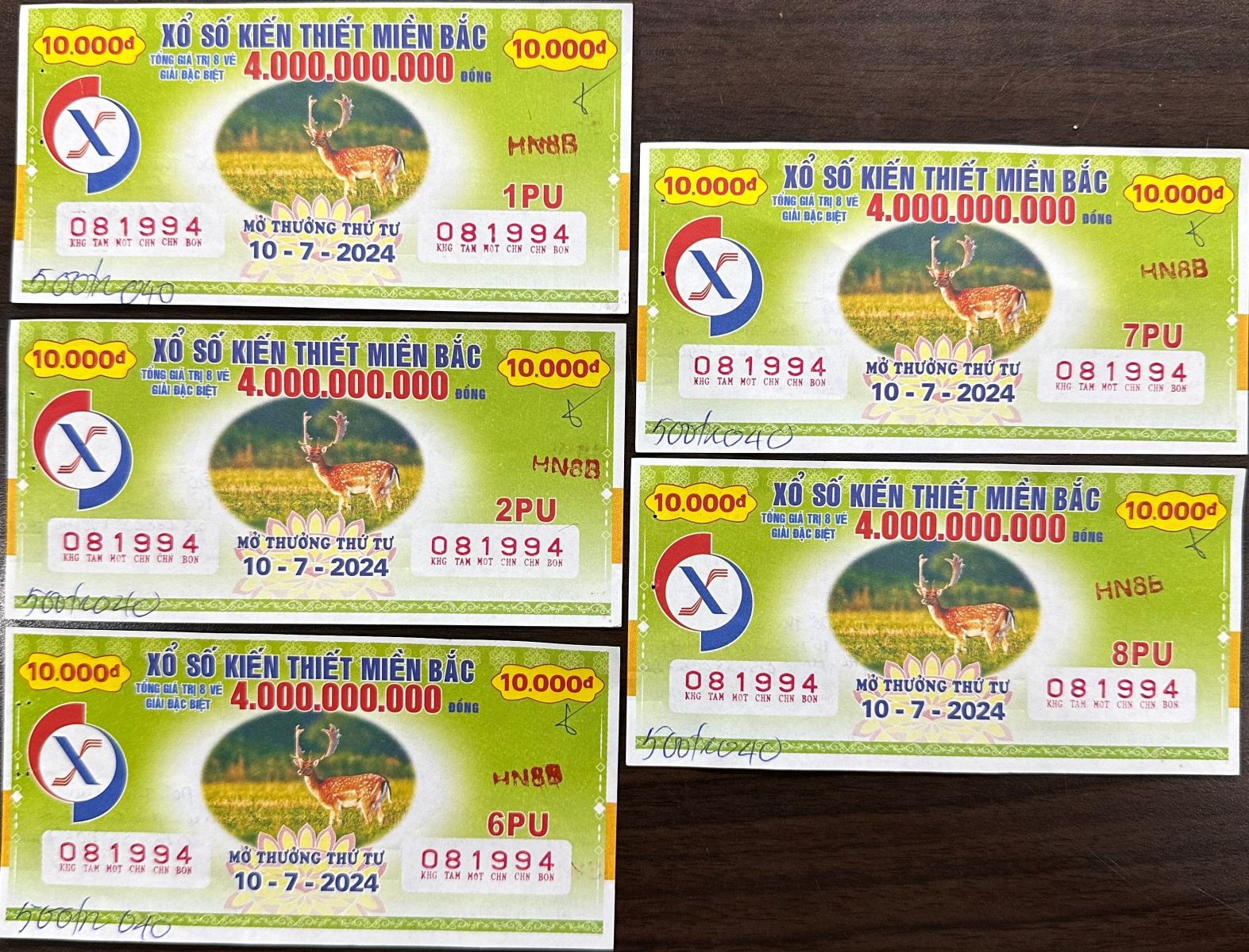 08 vé số miền Bắc mang về 4 tỷ đồng cho hai khách hàng tại HN 1 08 vé số miền Bắc mang về 4 tỷ đồng cho hai khách hàng tại HN 1