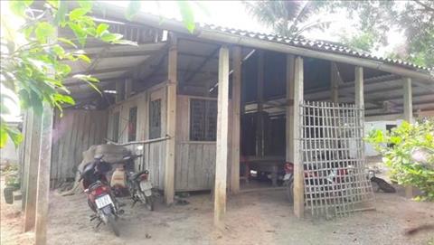 Căn nhà ọp ẹp của ông Lộc Can nha op ep cua ong Loc