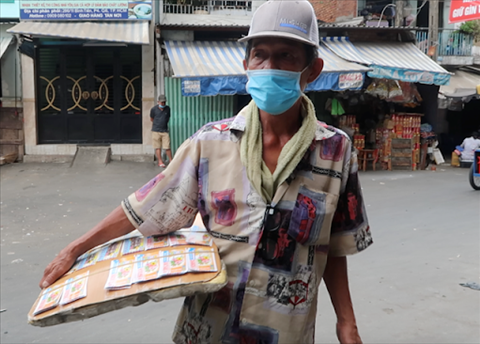 nguoi-ban-ve-so-dao-tphcm-1 nguoi-ban-ve-so-dao-tphcm-1